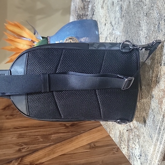 Coach EUC Men'  West Backpack In Signature Canvas With Varsity Stripe - Picture 6 of 11